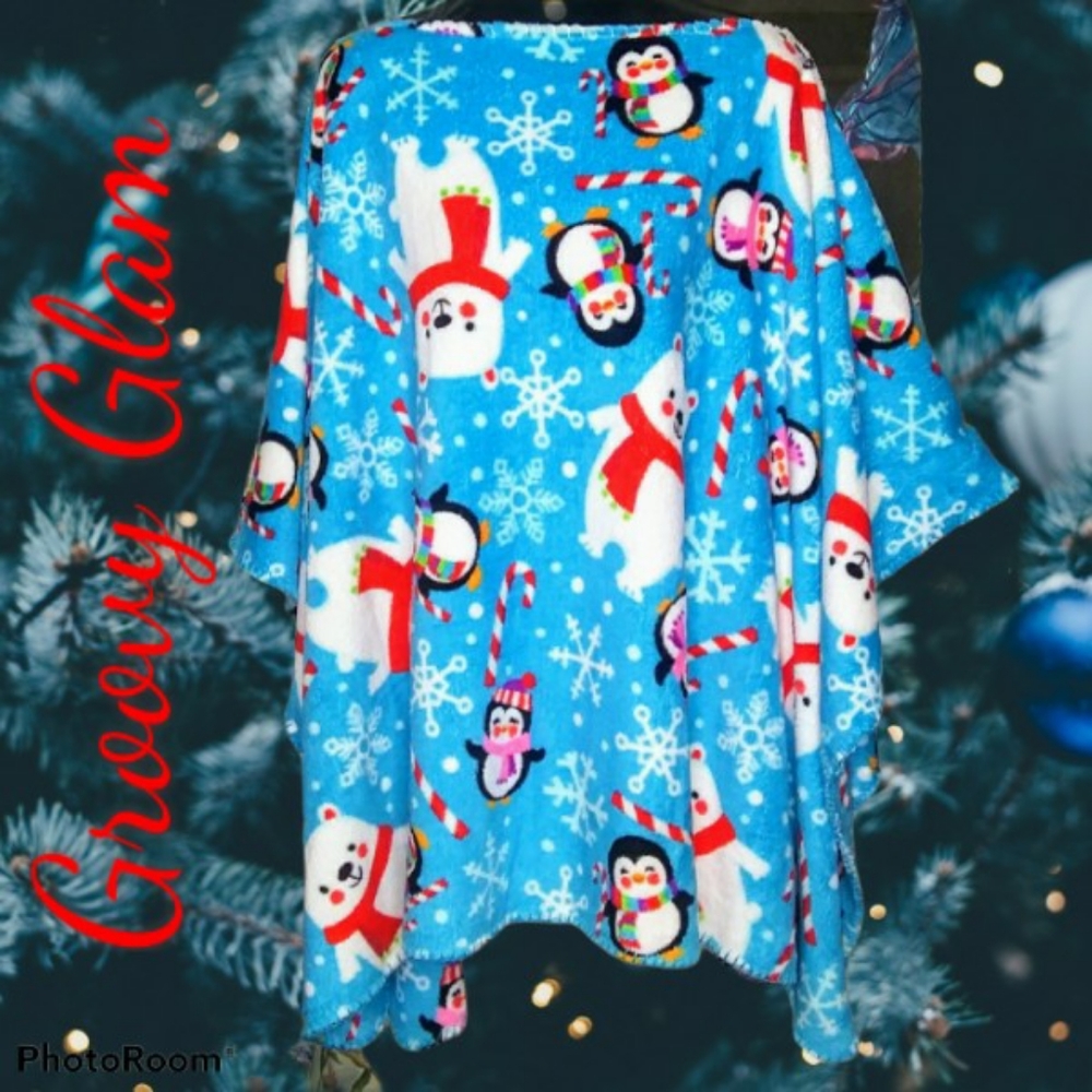 GROOVY GLAM Handmade Blue Christmas Polar Bears & Penguins Plush Poncho
